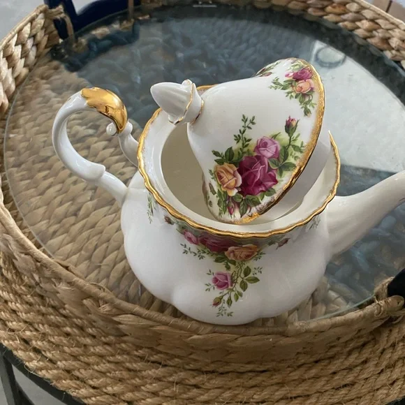 Royal Albert Tea Pot - Picture 4 of 11